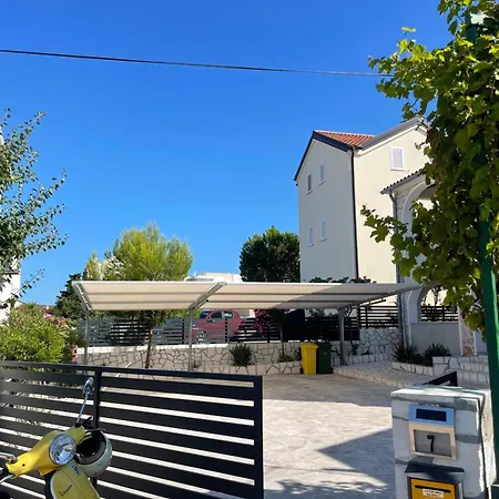Rudi I Ljubica Apartmán *