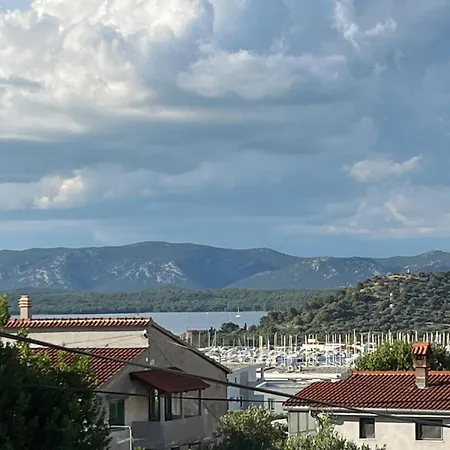 Rudi I Ljubica Apartman Murter