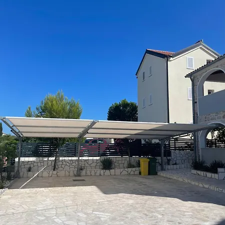 Rudi I Ljubica Apartmán *