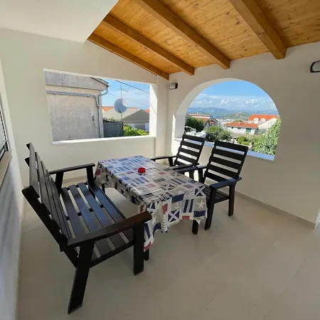 Rudi I Ljubica Apartmán *